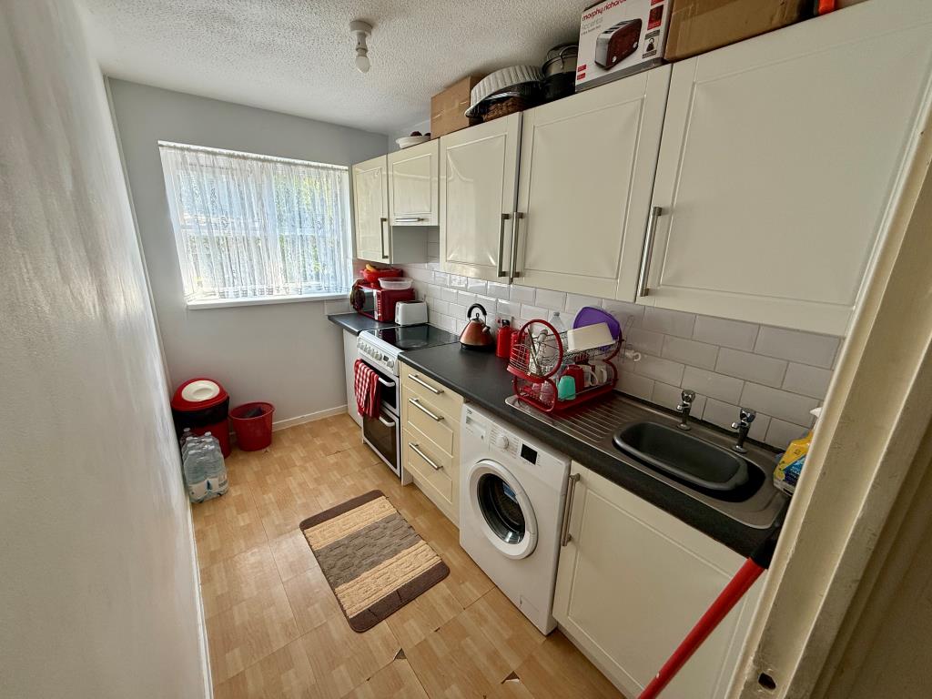 Lot: 126 - FLAT FOR INVESTMENT - Kitchen